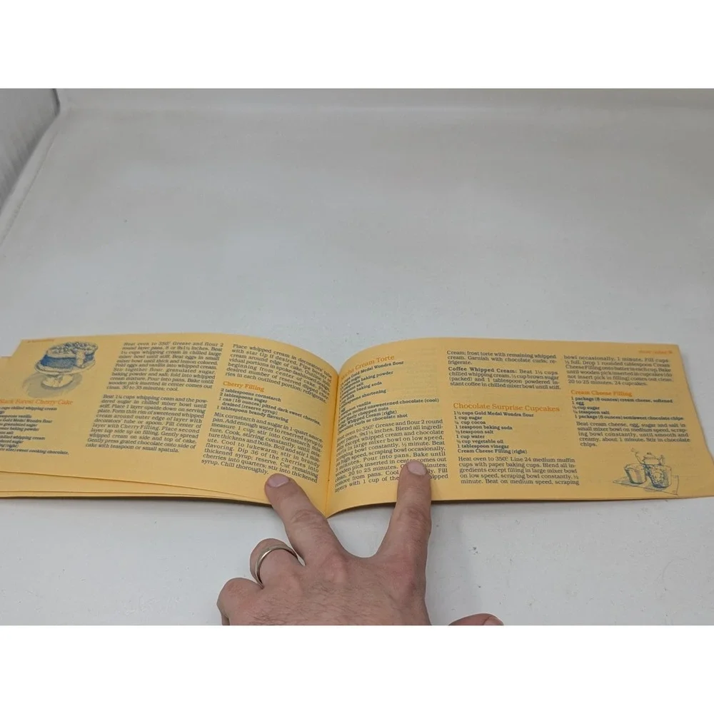 1977 General  Mills Gold Medal Wondra Baking Dessert Recipe Cookbook Booklet VTG